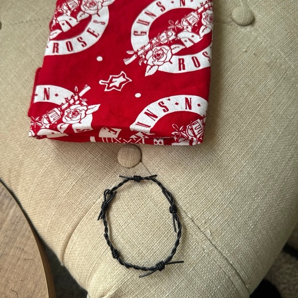 Guns and roses scarf with logo and hand made male/unisex rock bracelet - Picture 7 of 8